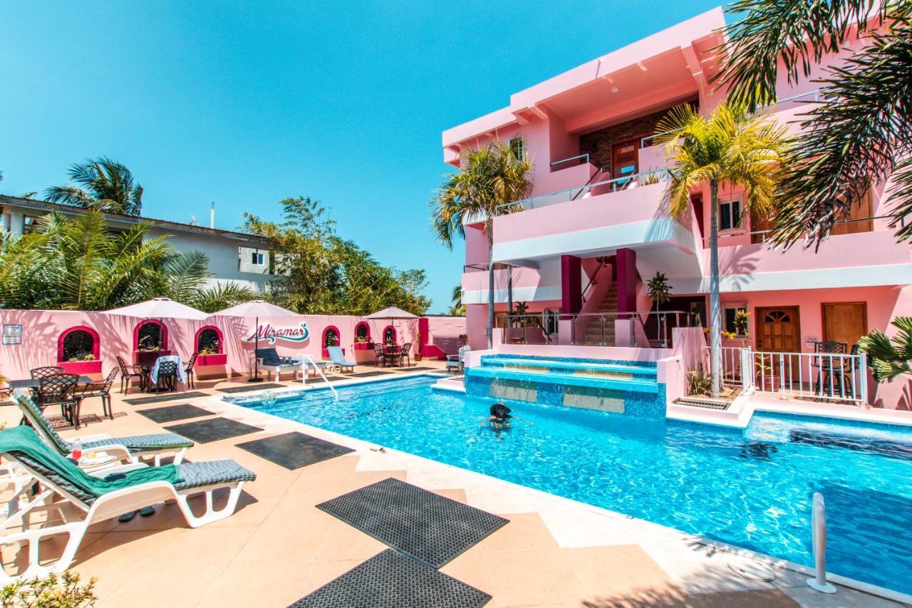 Miramar Suites Placencia エクステリア 写真