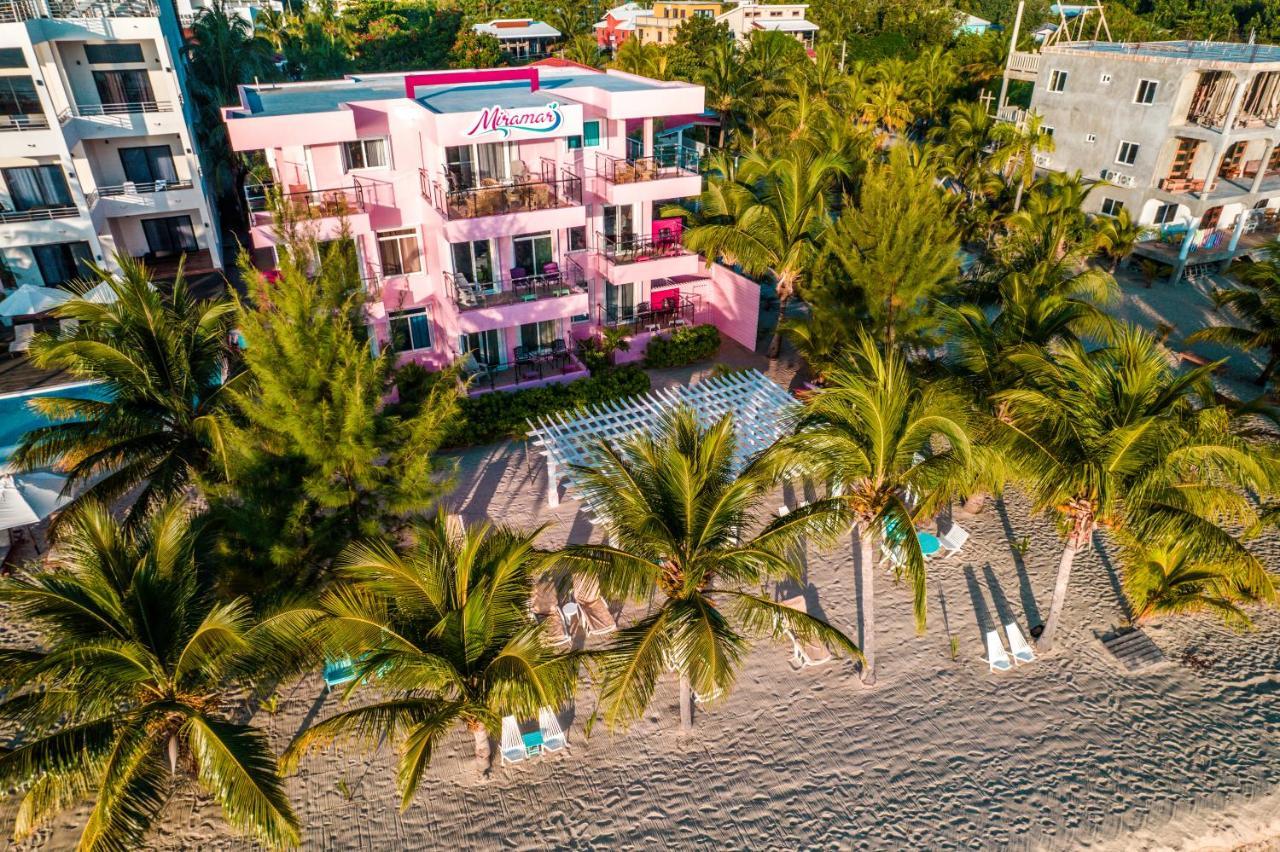 Miramar Suites Placencia エクステリア 写真