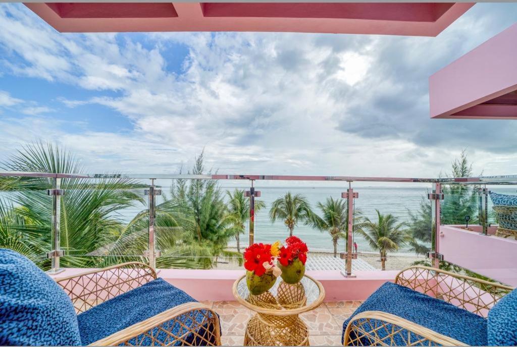 Miramar Suites Placencia エクステリア 写真